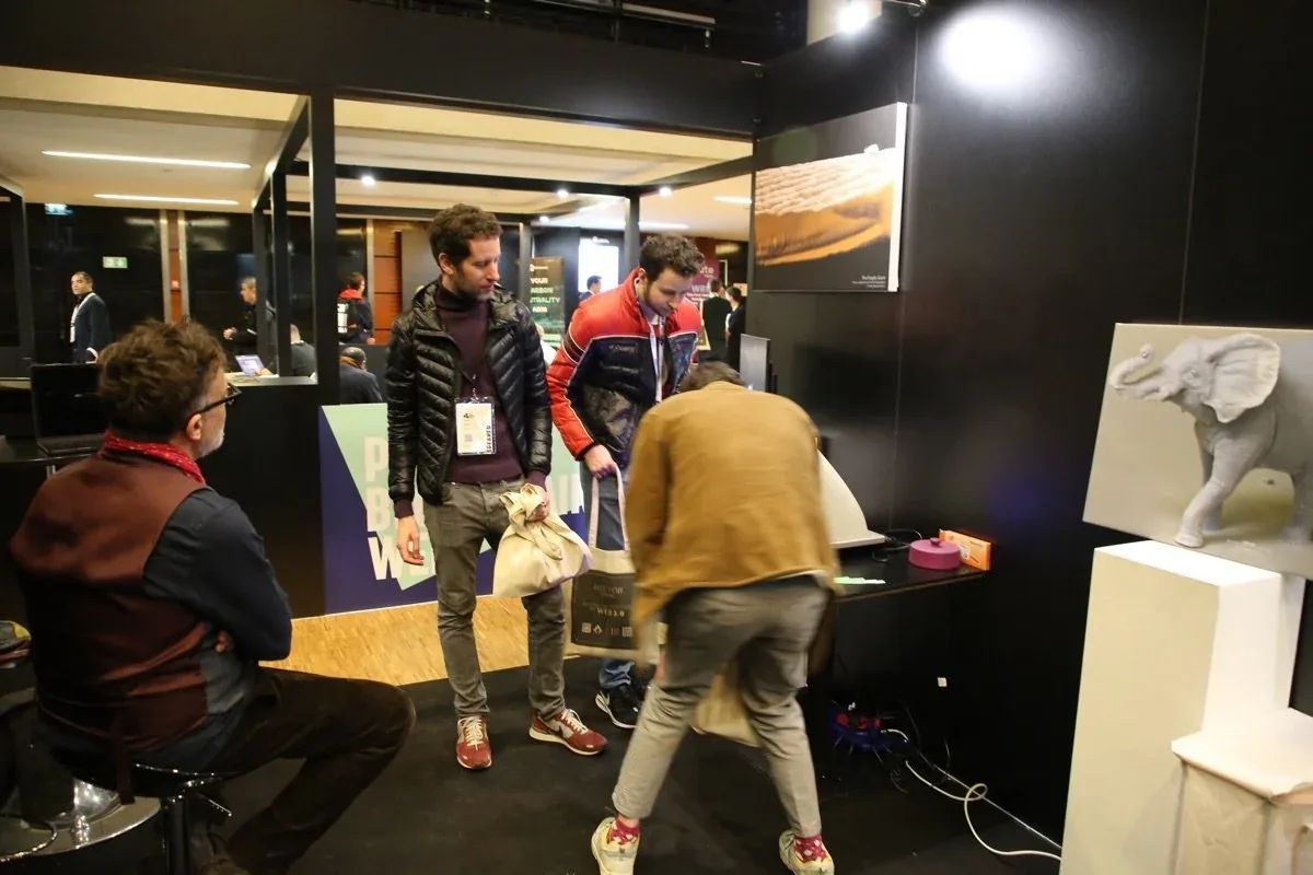 Paris Blockchain Week - jonty hurwitz3.jpg