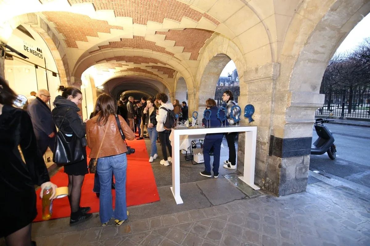 Paris Show - jonty hurwitz - yifat davidoff 3.jpg